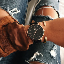 Load image into Gallery viewer, Minimal Cuff Gold

